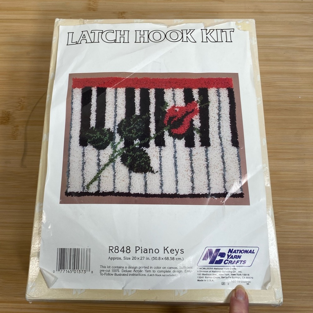 Vintage latch hook kit yarn craft NIB complete piano keys w/ rose 20x27” rug